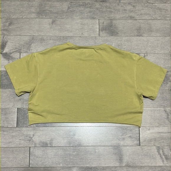 Alphalete Outlined Short Sleeve Crop Lifestyle T-Shirt - Green Tea - Small - Picture 3 of 6